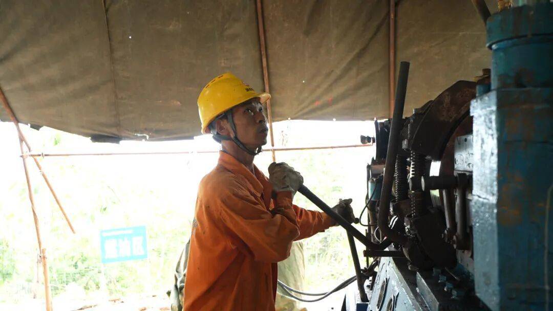 连续发现金矿！湖南平江金矿勘查实现新突破<strong></p>
<p>炒美股违法</strong>，咋找到的？揭秘来了