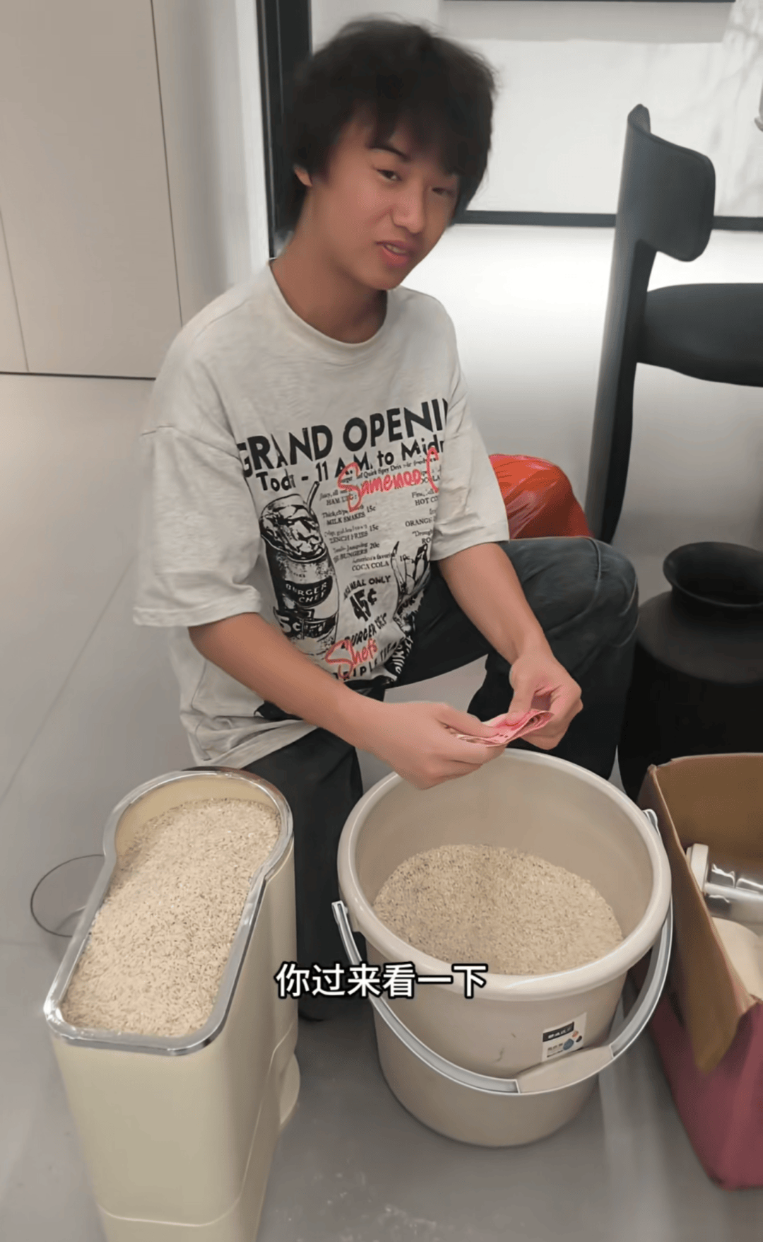 长沙女子双节返程发现母亲在大米里藏了1000元现金<strong></p>
<p>炒美股违法</strong>，“世界上最爱你的永远是妈妈”