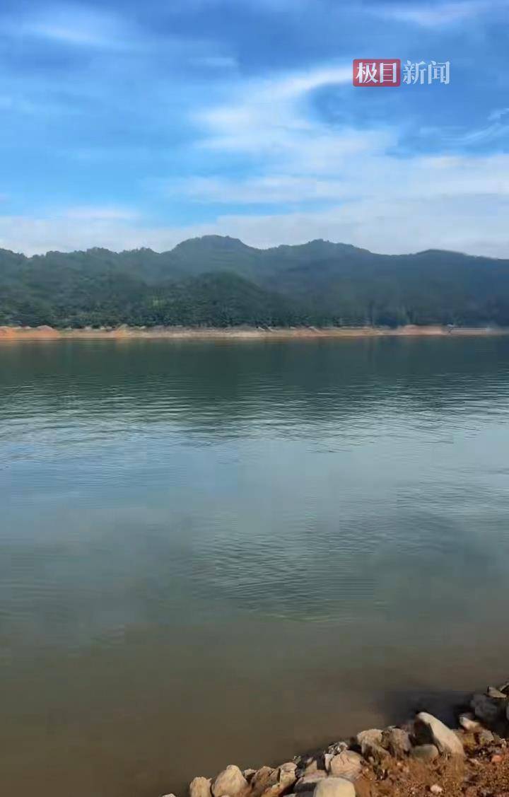 义乌23岁外卖小哥蹊跷失踪22天：凌晨两点独自到一处水库<strong></p>
<p>优酷美股</strong>，现场只找到电动车和鞋