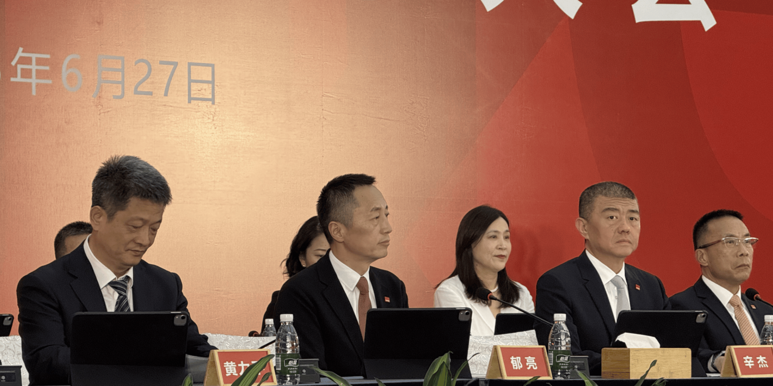 万科董事长辛杰辞职！年薪0元、原定明年退休<strong></p>
<p>优酷美股</strong>，曾多次代表深铁力挺万科