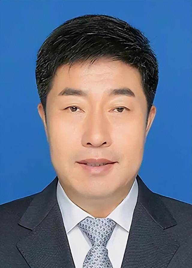 周末打虎<strong></p>
<p>优酷美股</strong>！韩占武任上被查