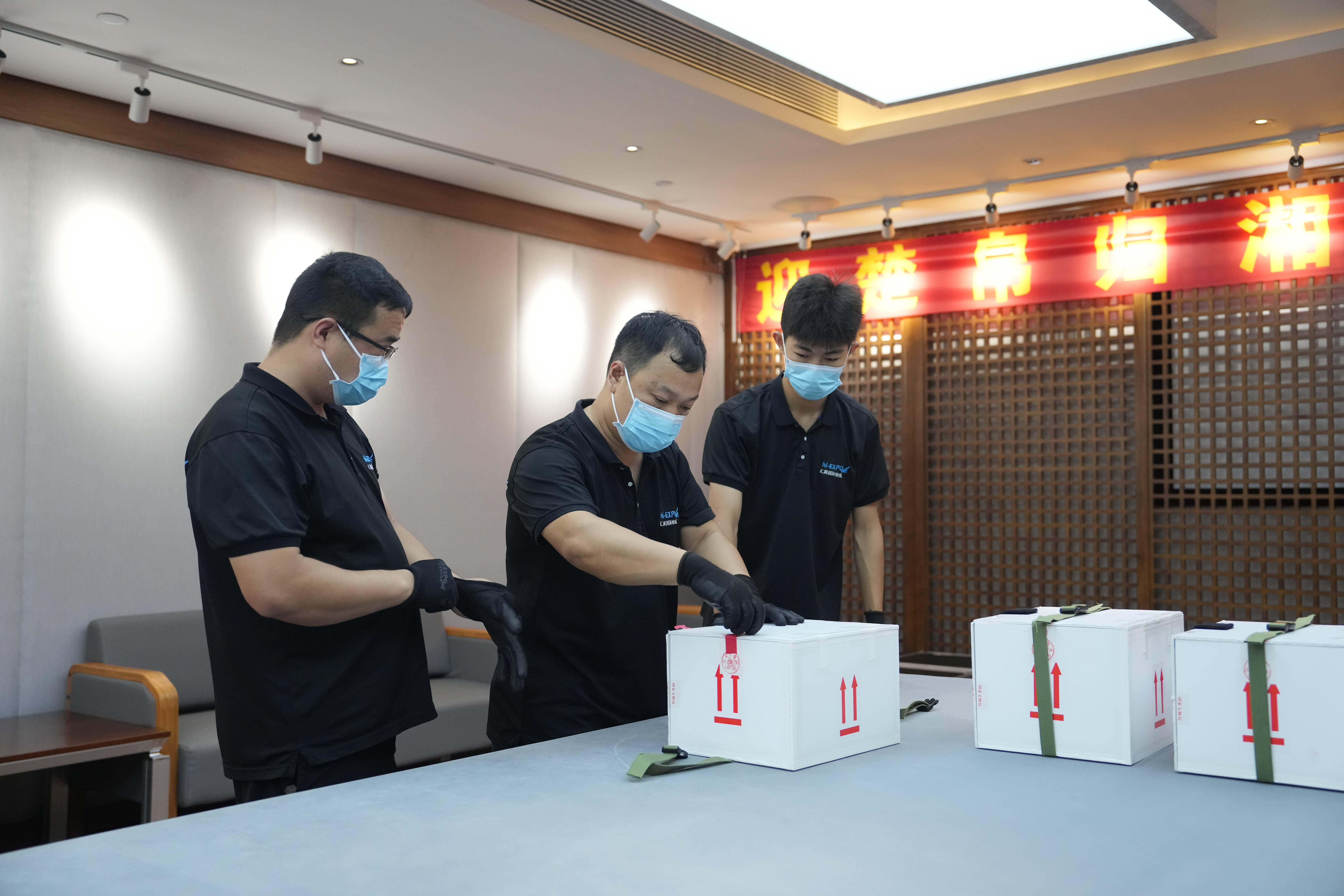子弹库战国帛书正式入藏湖南省博物馆