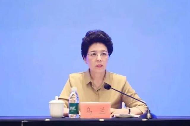 中央委员被“双开”<strong></p>
<p>美股模拟炒股</strong>，62岁女副部任上被查！中纪委上周通报查处26人