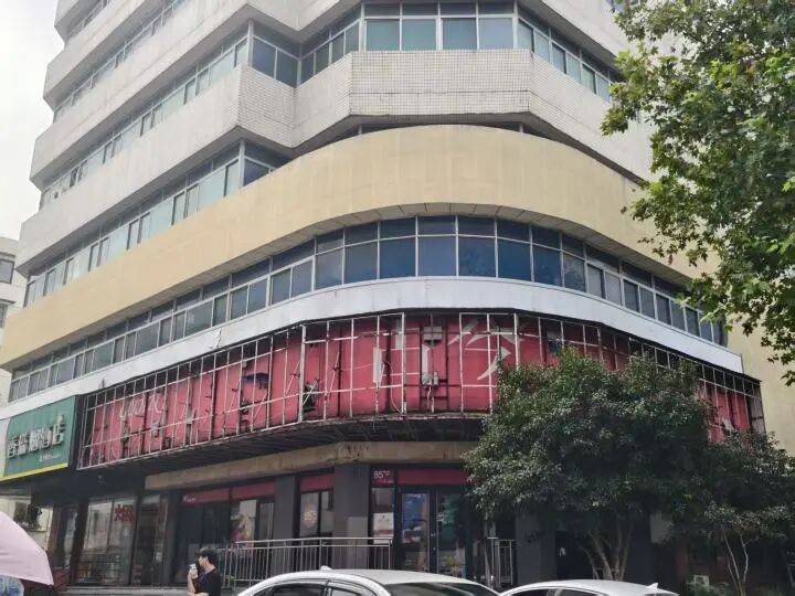 太突然！开了10多年的老店也宣布关闭<strong></p>
<p>美股模拟炒股</strong>，曾火到要排队的知名品牌，如今怎么了？