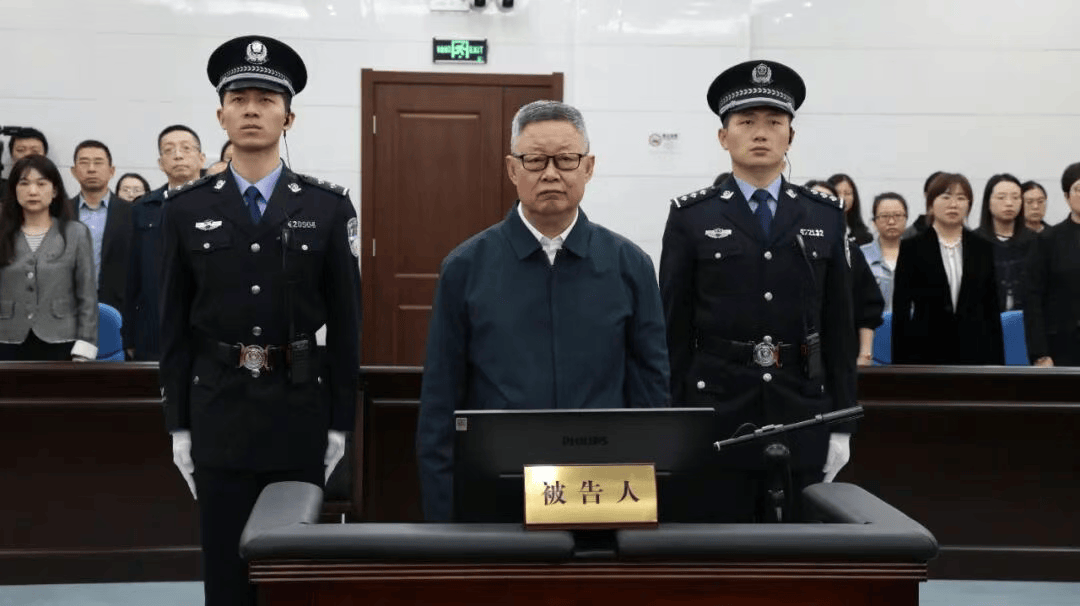 首次披露：副部级王波<strong></p>
<p>美股交易室</strong>，被查前一个月还在捞钱！