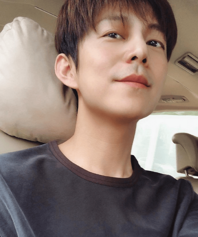 51岁何炅坦言：精力大不如前<strong></p>
<p>美股趋势交易</strong>，我现在特别痛苦，又近视又老花