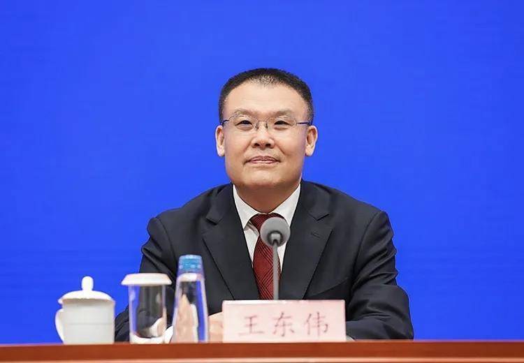 极目政情丨财政部副部长王东伟任安徽省委常委<strong></p>
<p>美股趋势交易</strong>，曾为全国最年轻省级统战部部长