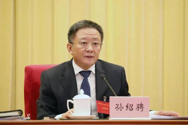 孙绍骋因工作岗位调整<strong></p>
<p>黄金趋势</strong>，辞去内蒙古自治区人大常委会主任职务