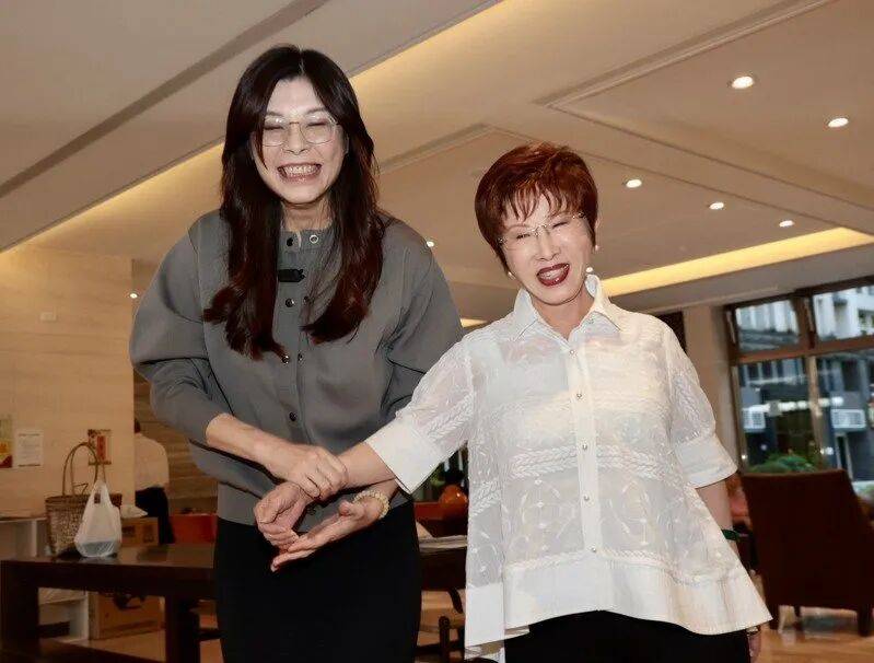 到底支持谁当党主席？当着郑丽文的面<strong></p>
<p>黄金趋势</strong>，洪秀柱说出了自己的答案