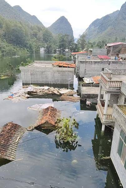 百色多个村庄被困水中已超半月<strong></p>
<p>黄金趋势</strong>，长涝难退为何重演？