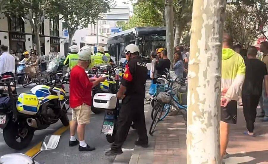 上海警方：叶某（男<strong></p>
<p>黄金趋势</strong>，57岁）寻衅滋事，已被拘！