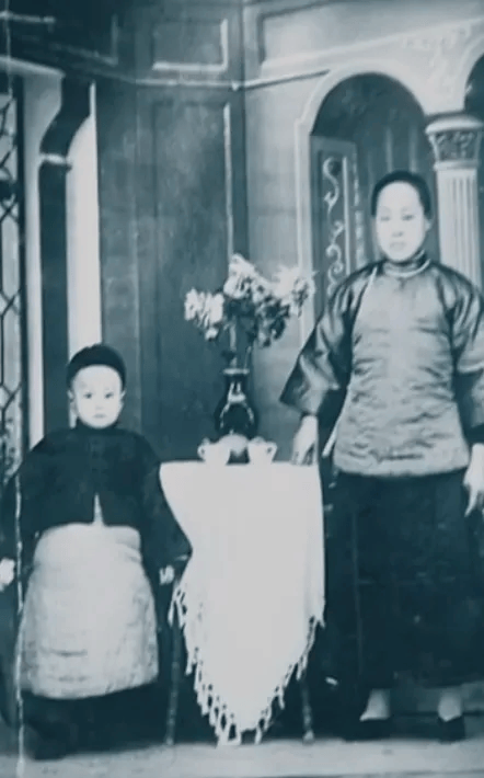 103岁杨振宁去世<strong></p>
<p>黄金交易</strong>，象牙塔倒塌