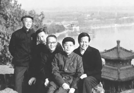 103岁杨振宁去世<strong></p>
<p>黄金交易</strong>，象牙塔倒塌