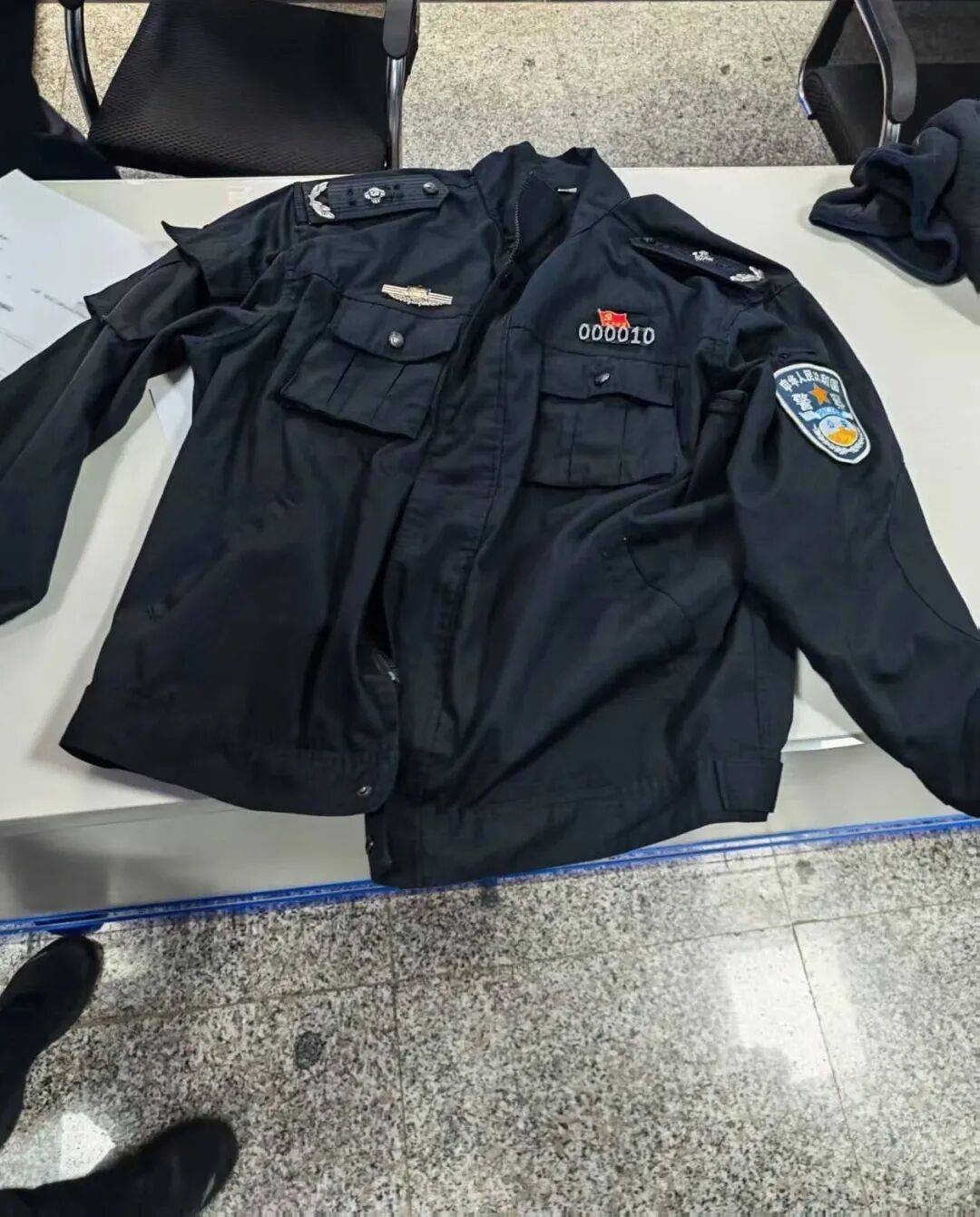 张某冒充“厅领导”<strong></p>
<p>股票</strong>，到派出所“指导工作”“发号施令”，被当场控制