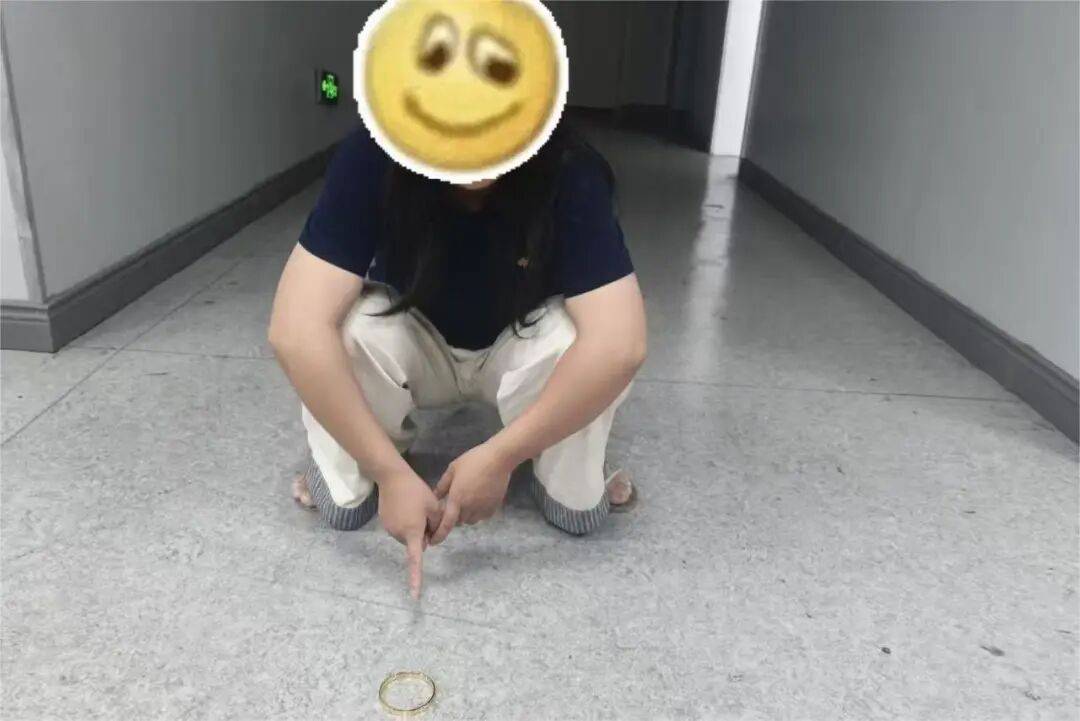 江西一新娘金手镯婚前被堂嫂掉包成铜手镯<strong></p>
<p>股票行情</strong>，堂嫂事后还淡定去吃席，目前已被采取刑事强制措施