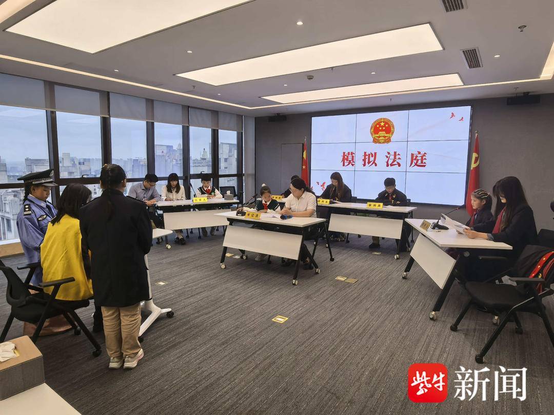 “叔叔是江苏的<strong></p>
<p>小米股票</strong>，将来一定带你们去看看！”镇江警官不忘承诺，四次组织近百名藏区学子来苏研学