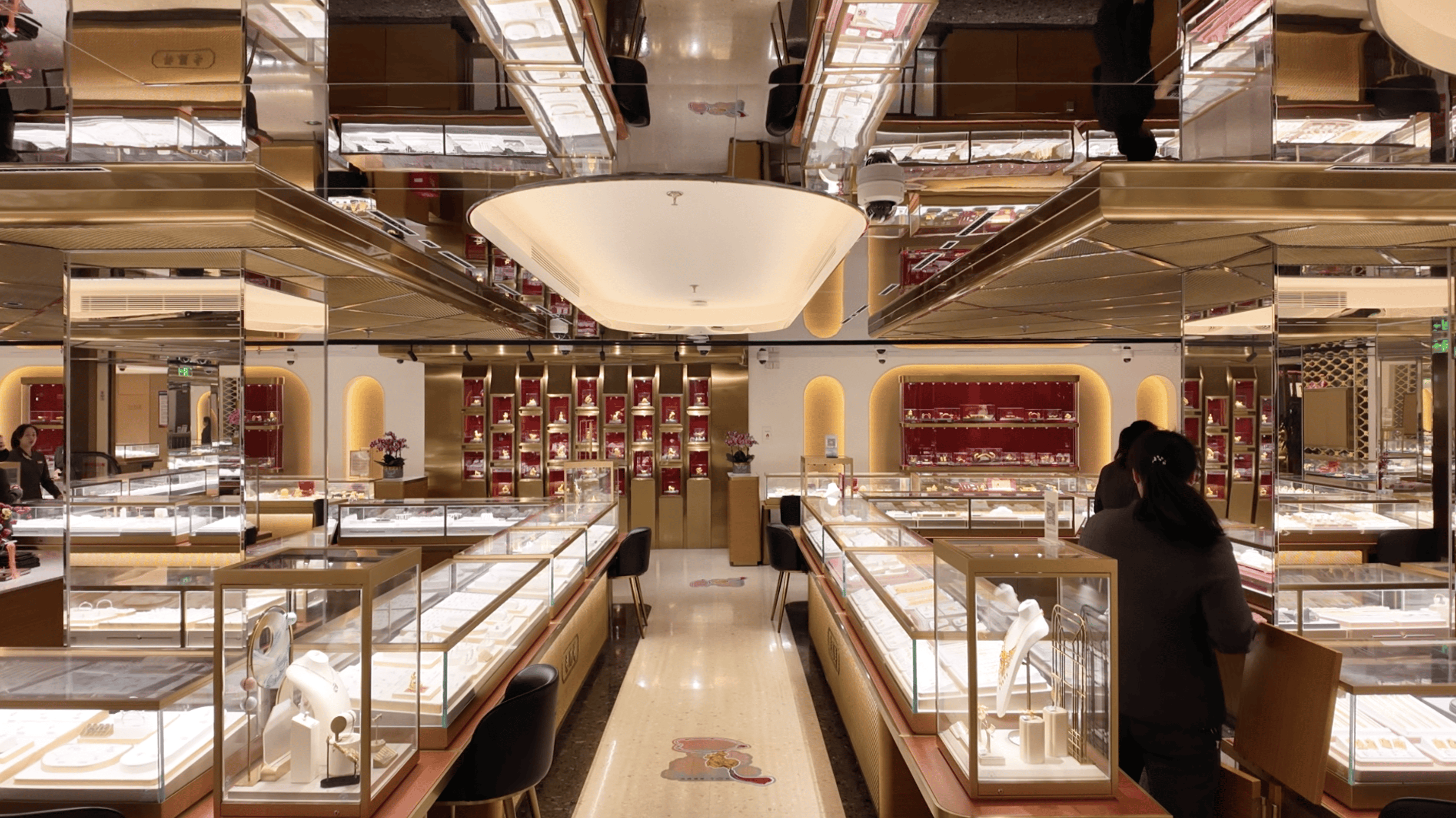 实探｜金价惊魂一夜后：“囤金大爷大妈”挤爆金店<strong></p>
<p>小米股票</strong>，拿下百克金条