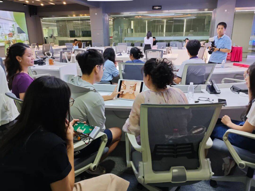 心疼！南宁一业主上厕所要经过厨房<strong></p>
<p>小米股票</strong>，抽油烟机贴防撞条……